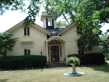 House with cupola in New Hamburg