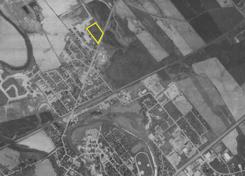 1995 airphoto of New Hamburg with Arboretum highlighted